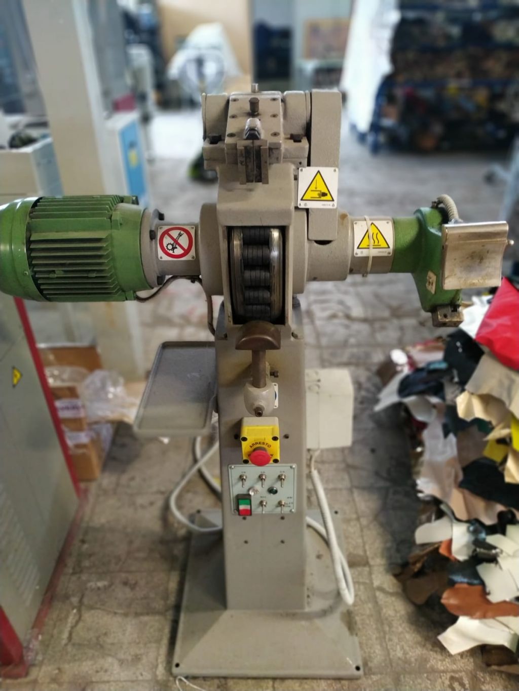 Macchina ribattitrice HESPERIA da 15