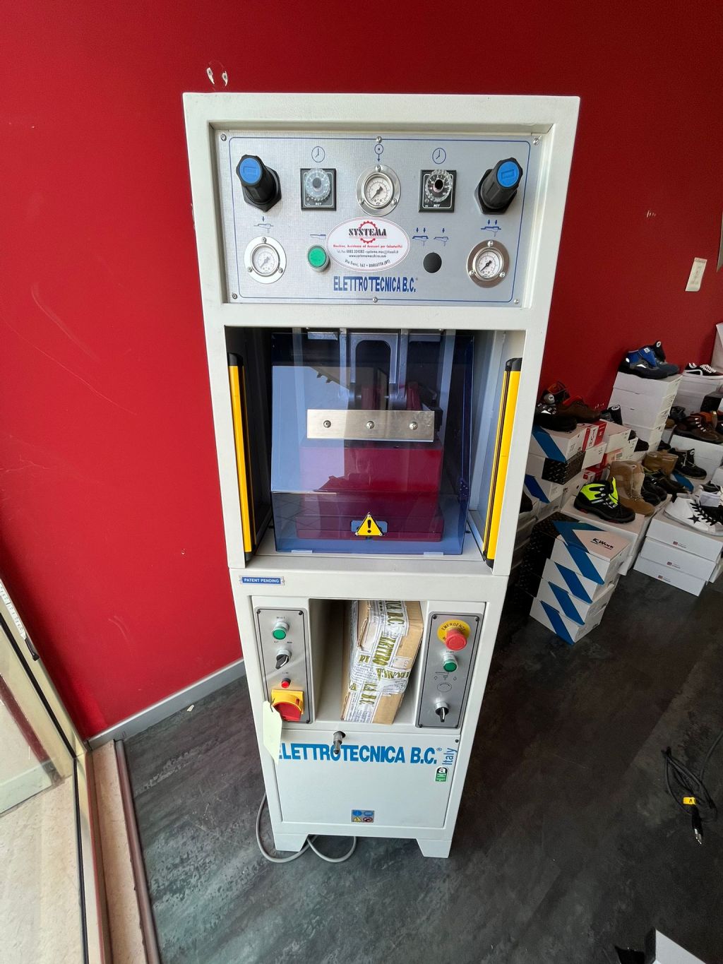 ASSEMBLATRICE PNEUMATICA A CAMPANA  160PS ELETTRONICA BC