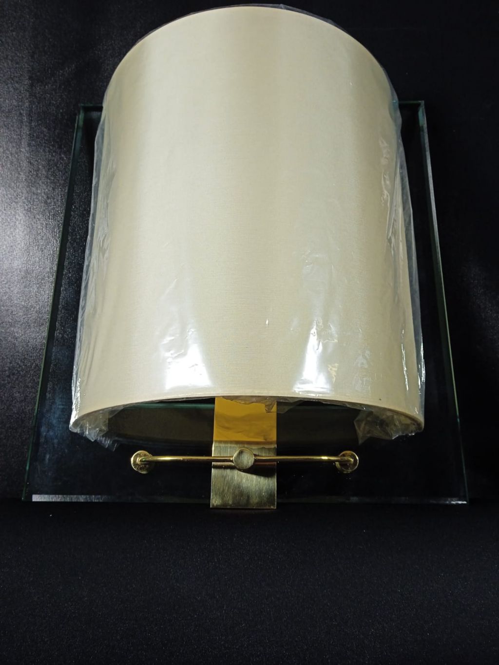 APPLIQUE FONTANA ARTE MOD.2834 CON PARALUME IN SETA BEIGE