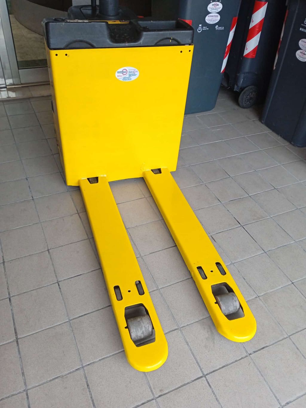 TRANSPALLET ELETTRICO CON PEDANA JUNGHEINRICH TLX 20